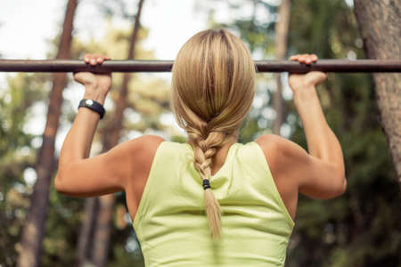 Fit woman doing pull-upsの写真素材