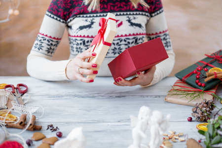 Woman wrapping present boxの写真素材