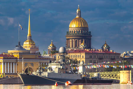 Saint Petersburg. Russia. Morning in Petersburg. The girl is looking at warships. The neva river in St. Petersburg. A warship in the background of the city. Warships in Petersburg. Vasilievsky Island.の写真素材