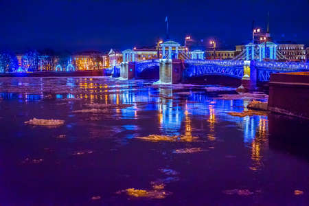 Ponorama of the Palace Bridge in St. Petersburg. Bridge over the Neva River. Bridges of St. Petersburg. Ice floats along the river. Winter Petersburg.の写真素材
