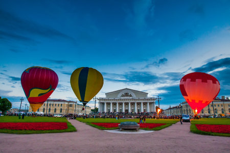 Russia. Center of the city of St. Petersburg. Spit of Vasilyevsky Island. Takeoff balloons in Saint Petersburg.のeditorial素材