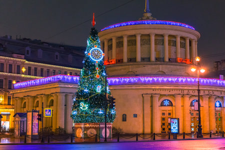 Saint Petersburg. Russia. Metro station "Ploshchad Vosstaniya". Christmas. New year. St. Petersburg Metro. Christmas tree on the street. Uprising square in the evening. Nevsky prospect. 12/26/2016のeditorial素材