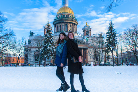 The girls in St. Petersburg. Saint Isaac Cathedral. Architecture of Russia. The tourist photographs Petersburg. City in the snow. Saint Petersburg. 03/20/2018のeditorial素材