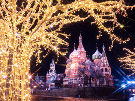 Winter Moscow. Russia on night before Christmas. Christmas illumination near Kremlin. St. Basil's Cathedral on Red Square. New Year decorations in Moscow. Holidays in Christmas Russia. Russian feastのeditorial素材