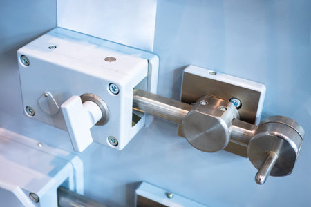 Electromechanical locking device. Overhead locking device. Locking device for street gates....