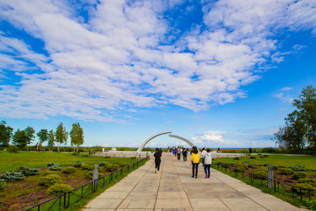 Saint Petersburg. Russia. Monument a torn ring on road of life. Monument to the siege of Leningrad. Monument to victims of the second world war. Sights of Russia. Tourists on excursions. 08/16/2018のeditorial素材