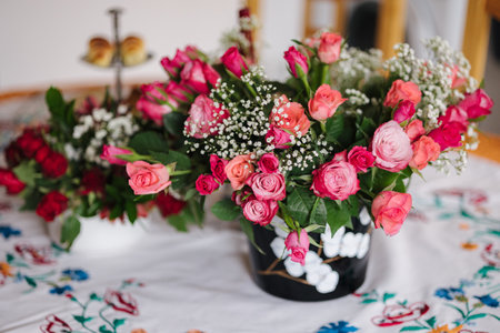 Bouquet of pink roses at home. Vase with flowers on the tableの写真素材