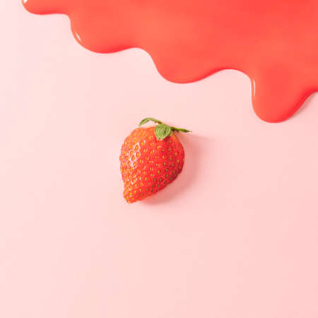 Fresh flat lay with strawberry and melting cream on pink background. Isometric view.の写真素材