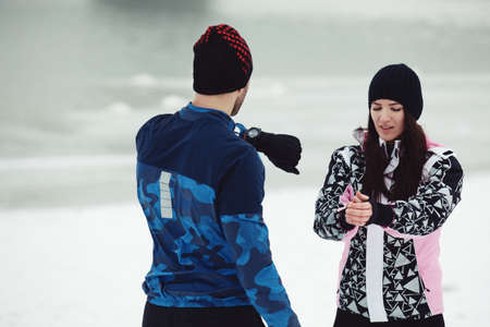 Exercising sport couple. Cold winter day. の写真素材