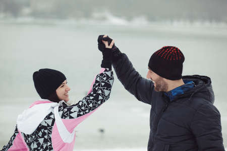 Exercising sport couple. Cold winter day. の写真素材