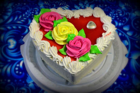 ice cream cake decorated with rosesの写真素材