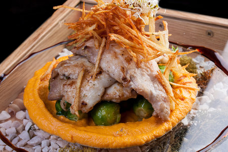 Flounder fillet with carrot puree and broccoli