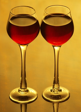 Color photo of a glass of red wine glasses on mirror surface        の写真素材