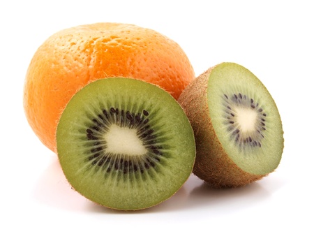 Color photograph of sliced ??pieces of kiwi fruit and mandarin oranges       の写真素材