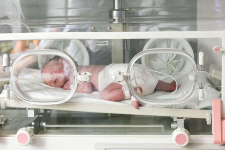  Newborn baby inside incubator in hospitalの写真素材
