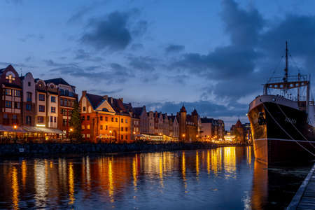 GdaÅsk old town - houses on the MotÅawa River in the evening time - the SoÅdek shipの写真素材