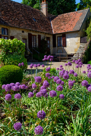 Apremont-sur-Allier village in Franceのeditorial素材