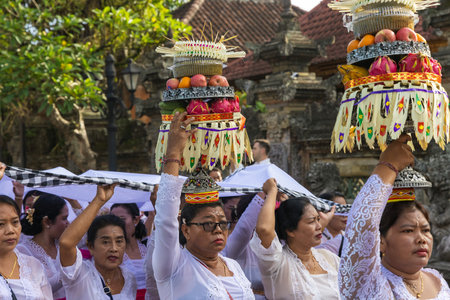 People in traditional clothes on the streets of Ubud, Baliのeditorial素材