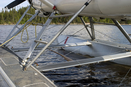 floats underneath a plane so it can land on water