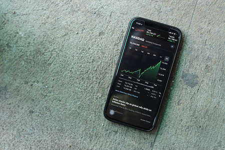 February 23, 2021 Stock markets around the world continue sideways and declines. Investors continue to monitor. So as not to miss any investment opportunitiesのeditorial素材