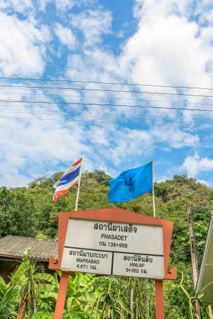 Train arrive to  Pha Sadet railway stationのeditorial素材