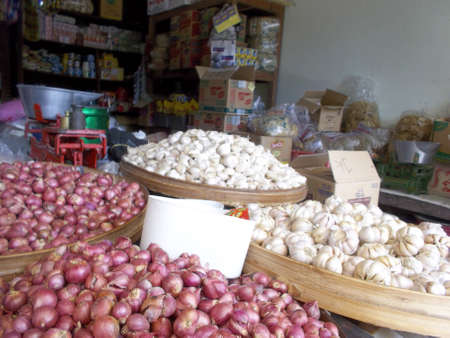 red and white onionsのeditorial素材