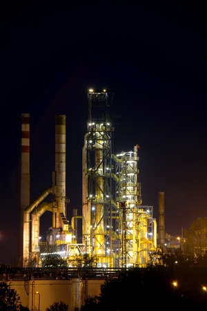 Oli refinery in the nightのeditorial素材
