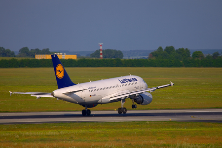 BUDAPEST, HUNGARY - MAY 5: Lufthansa A319 crosswind landing at Budapest Liszt Ferenc Airport, May 5th 2012. Lnding in stong crosswind is a challenging task.のeditorial素材