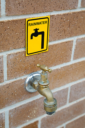 Rainwater tap for ecological water use