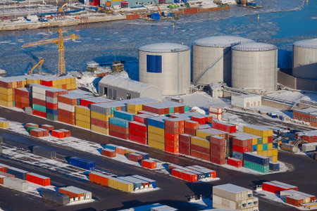Heavy containers in a dock