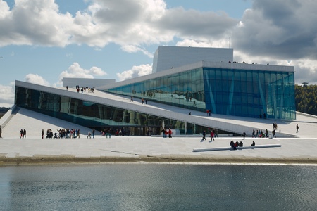OSLO, NORWAY - MAY 3: View of the National Oslo Opera House building on May 3, 2015, in Oslo, Norwayのeditorial素材