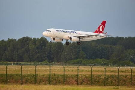 Turkish Airliner Landingのeditorial素材