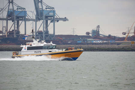 Pilot boat in Rotterdamのeditorial素材