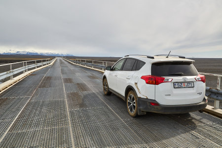 Toyota RAV4 in Iceland, Single-lane bridgeのeditorial素材