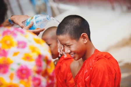 ANG THONG, THAILAND - APRIL 15,2013   Thai people sprinkle water onto a Buddha image and pour water onto monks There are the gesture of worship during the annual Songkran festival at Wat Nangnai Thammikaram on April 15, 2013 in Ang thong,Thailand のeditorial素材