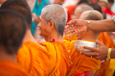 ANG THONG, THAILAND - APRIL 15,2013   Thai people sprinkle water onto a Buddha image and pour water onto monks There are the gesture of worship during the annual Songkran festival at Wat Nangnai Thammikaram on April 15, 2013 in Ang thong,Thailand のeditorial素材