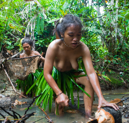 MENTAWAI PEOPLE, WEST SUMATRA, SIBERUT ISLAND, INDONESIA - 16 NOVEMBER 2010: Women Mentawai tribe fishing.のeditorial素材