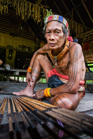 MENTAWAI PEOPLE, WEST SUMATRA, SIBERUT ISLAND, INDONESIA - 16 NOVEMBER 2010: Men Mentawai tribe prepare arrows for hunting.のeditorial素材