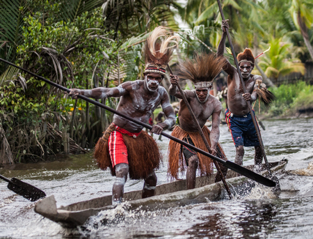 INDONESIA, IRIAN JAYA, ASMAT PROVINCE, JOW VILLAGE - JUNE 12: Warriors Asmat tribe are use traditional canoe.のeditorial素材