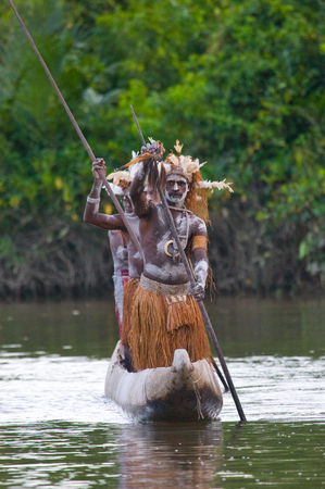 INDONESIA, IRIAN JAYA, ASMAT PROVINCE, JOW VILLAGE - JUNE 12: Warriors Asmat tribe are use traditional canoe.のeditorial素材