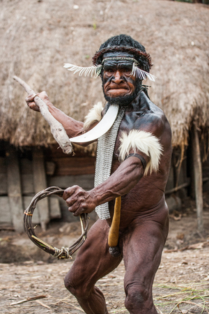 DANI VILLAGE, WAMENA, IRIAN JAYA, NEW GUINEA, INDONESIA - 15 MAY 2012: Dani Man Dani tribe throws the ring for the javelin throw.のeditorial素材