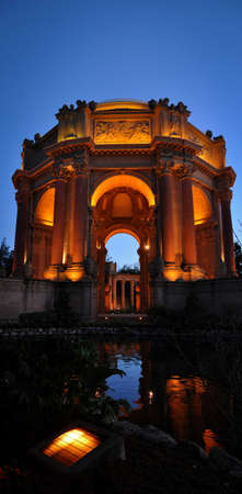 Palace of Fine Art of San Francisco by Nightのeditorial素材