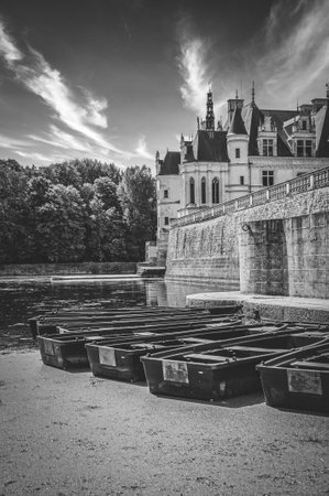 Boats near to the Castle of Chenonceauのeditorial素材