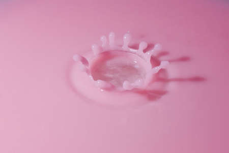 water crown Cold milkの写真素材