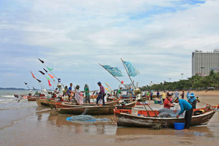 Pattaya beach,Thailand fishermen pack fishing net のeditorial素材