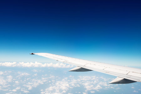 Wing aircraft in altitude during flight