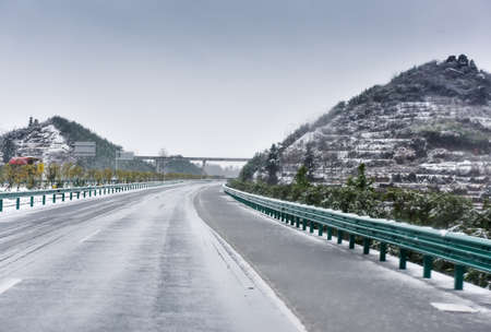 winter on highway curveの写真素材