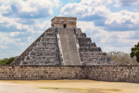 The Temple of Kukulcan, also known as El Castillo, is the imposing step pyramid at Chichen Itza, Yucatan, Mexico. With 365 steps symbolizing the days of the year.の写真素材