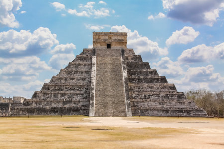 The Temple of Kukulcan, also known as El Castillo, is the imposing step pyramid at Chichen Itza, Yucatan, Mexico. With 365 steps symbolizing the days of the year.の写真素材