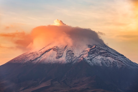Popocatepetl Volcano, Mexico.の写真素材